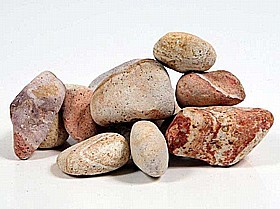 חלוקי נחל ערבה לבן עם פסים כתומים גודל 2 (2-4 ס"מ) משטח של 65 שקים 1.3 טון חלוקי נחל ערבה לבן עם פסים כתומים גודל 2 (2-4 ס"מ) משטח של 65 שקים 1.3 טון